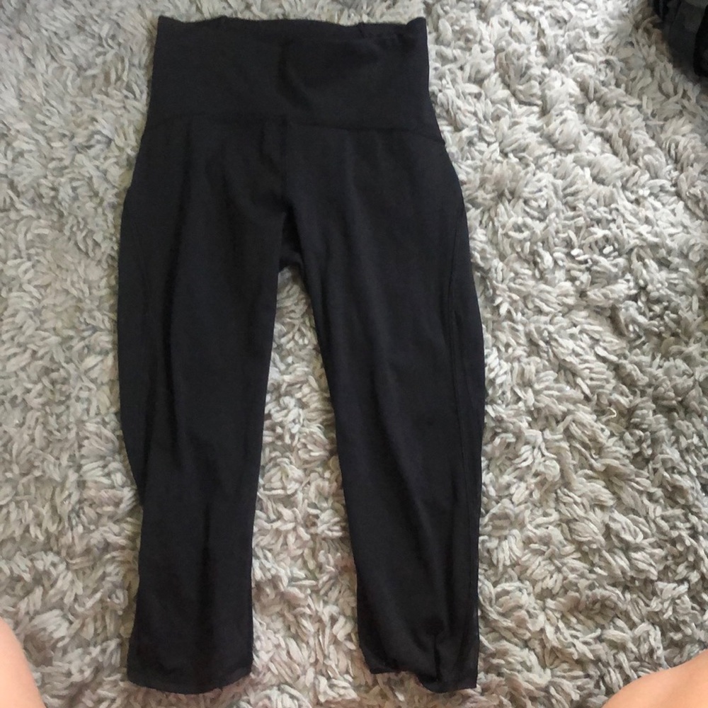 Cropped black w mesh leggings